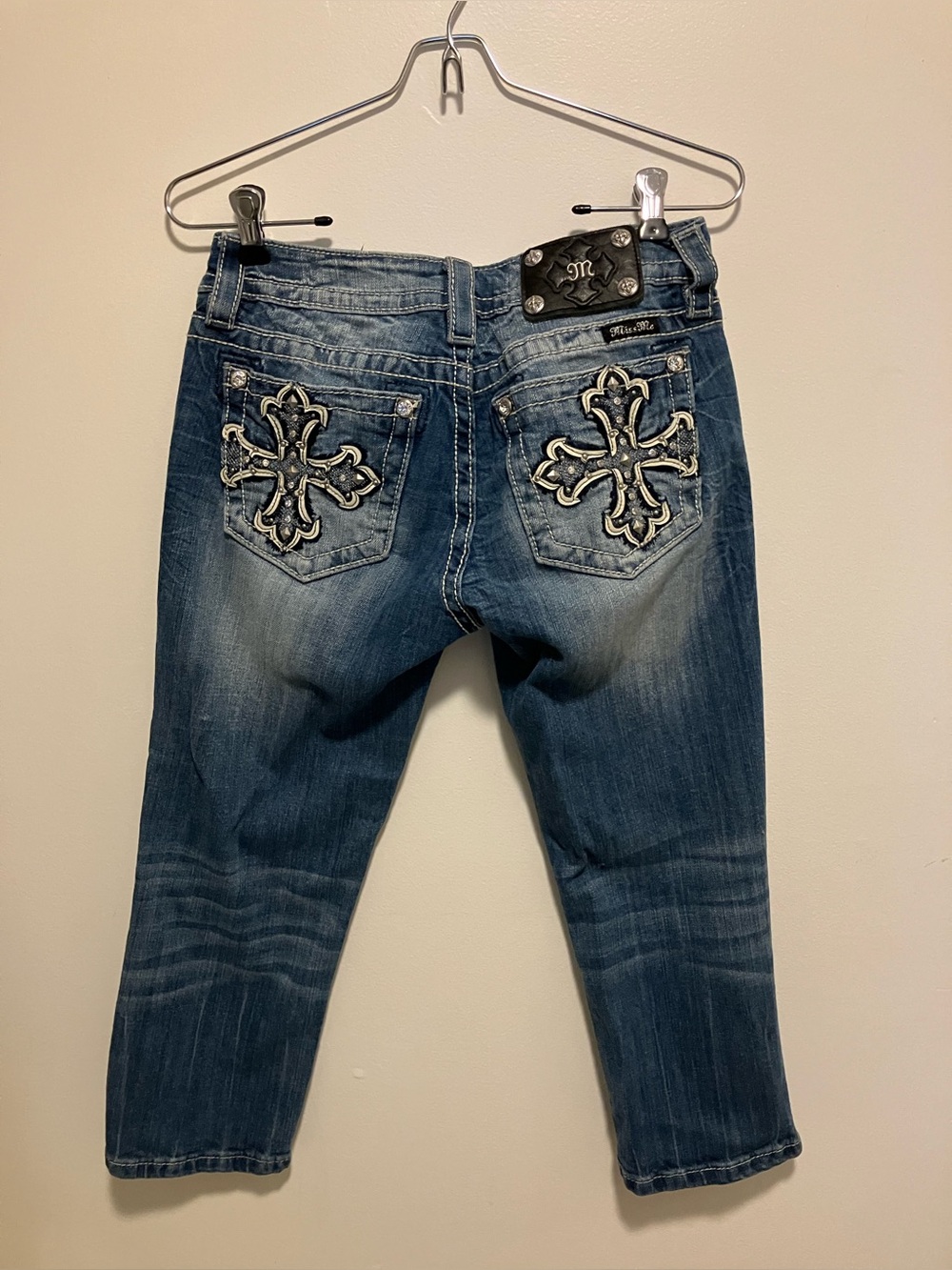 IN PERFECT & EXCELLENT CONDITION! MISS ME SIGNATURE CUFFED CAPRI JEANS SIZE 28